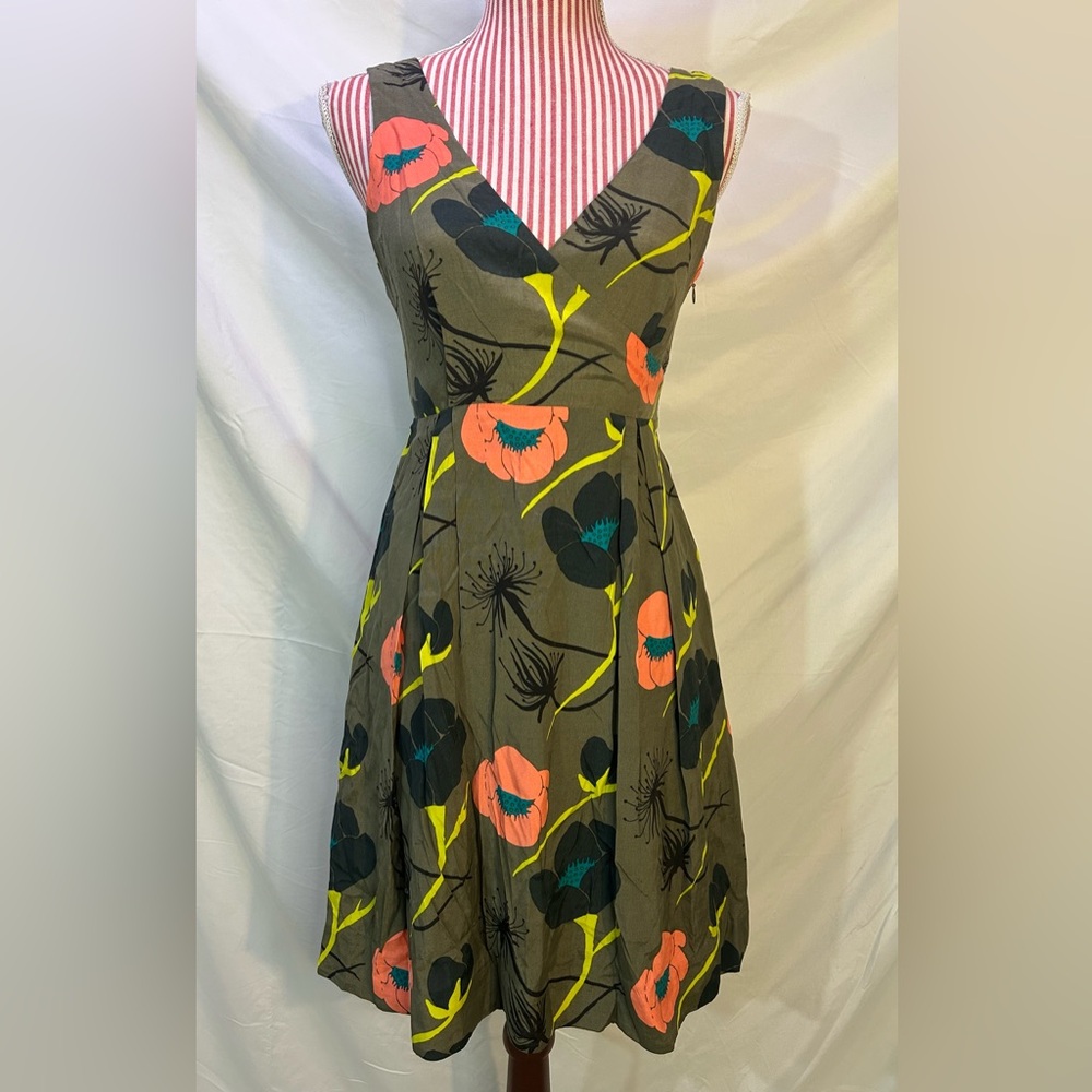 Anthropologie Sariah Floral Army Green Sleeveless A-Line V-Neck Dress Size 0